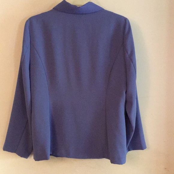 Willow Ridge suit - Picture 3 of 6